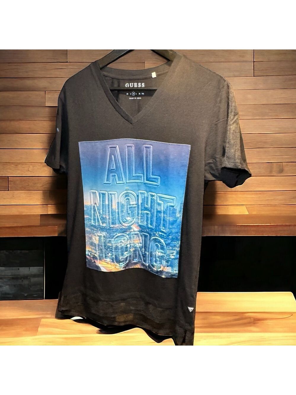 Guess V-Neck T-Shirt NYC SZ M